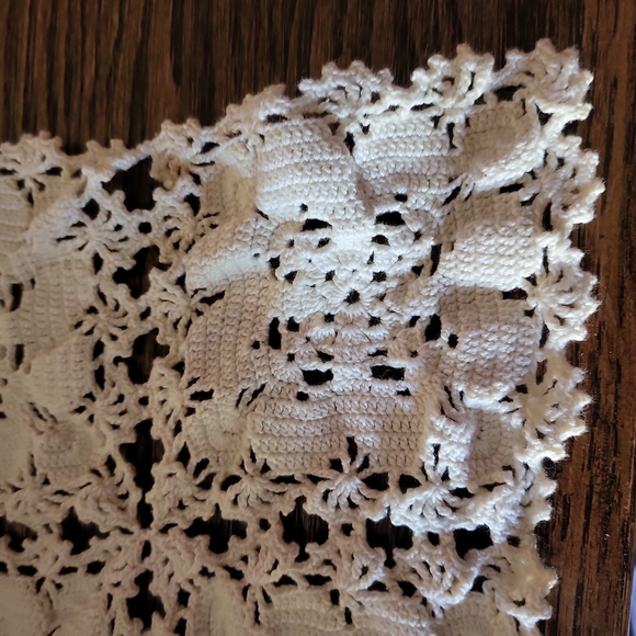 Vinntage crochet knit bedspread 85\